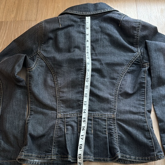 Bandolinoblu Faded Black Denim, Embellished Button, Ruffle Back Jacket, Petite M - Picture 6 of 8